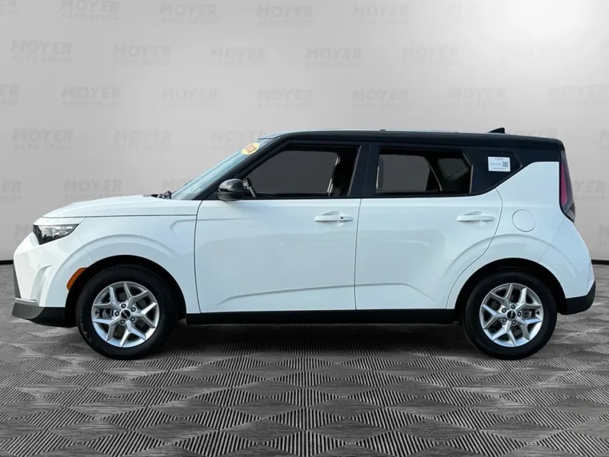 2023 Kia Soul S photo 1