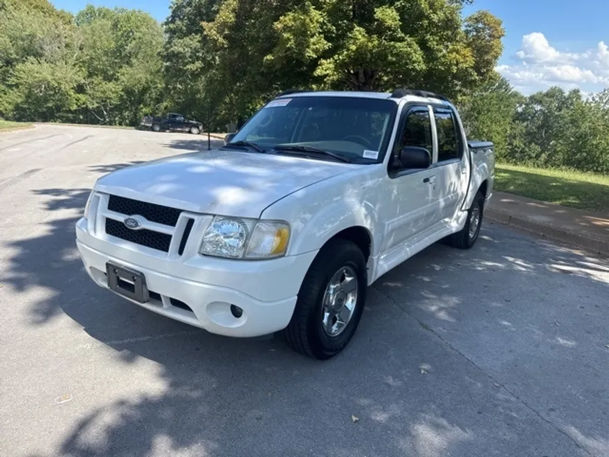 2005 Ford Explorer Sport Trac XLT photo 1