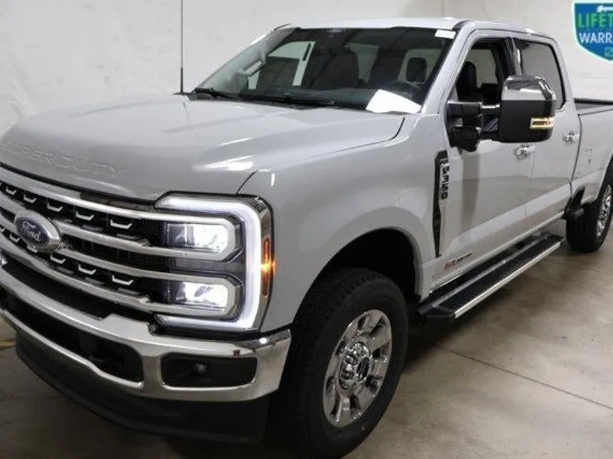 2026 Ford F-350 Lariat photo 1