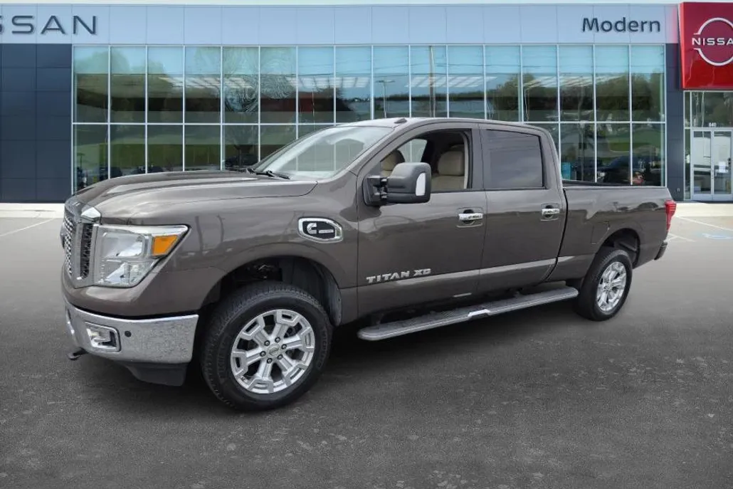 2016 Nissan Titan SV photo 1
