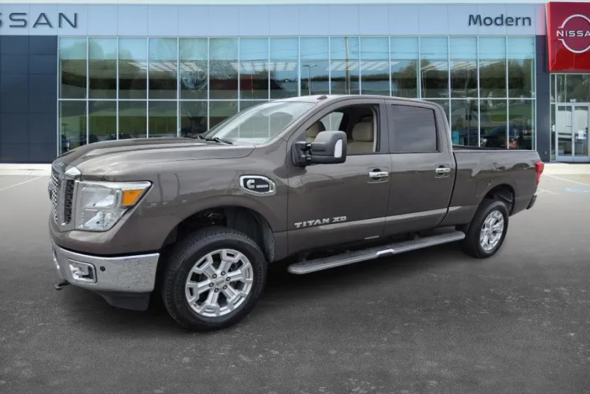 2016 Nissan Titan SV photo 1