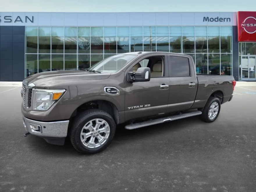 2016 Nissan Titan SV photo 1