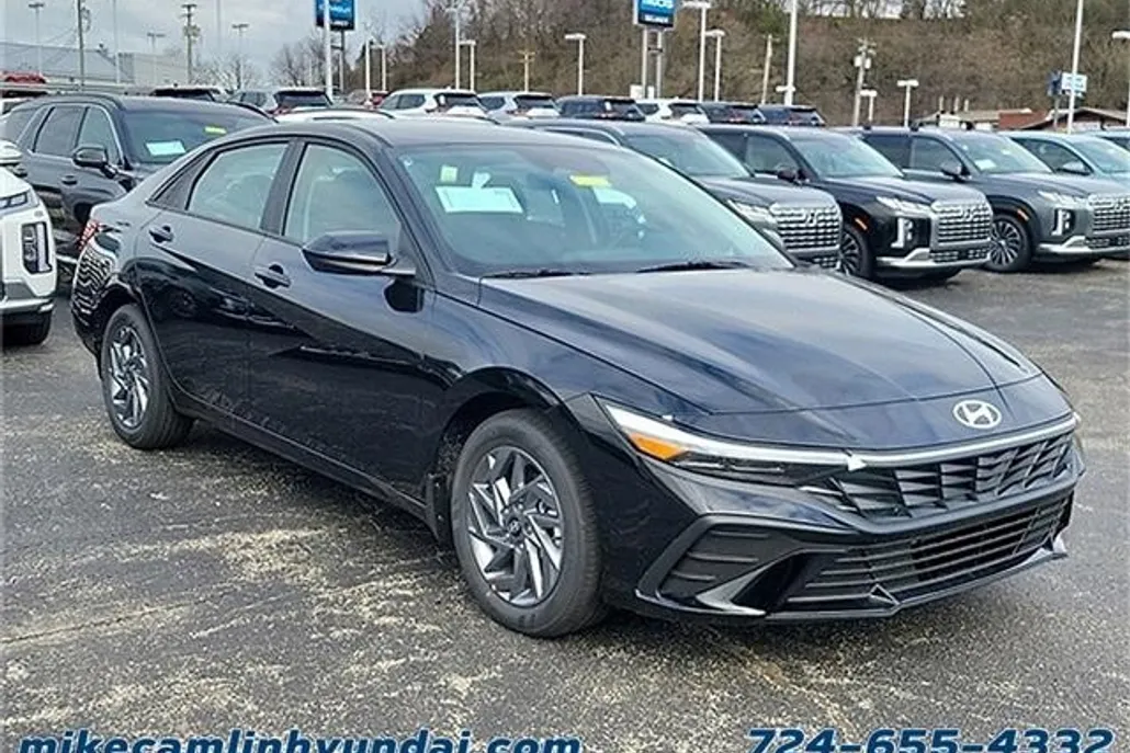 2025 Hyundai Elantra SEL Sport photo 1
