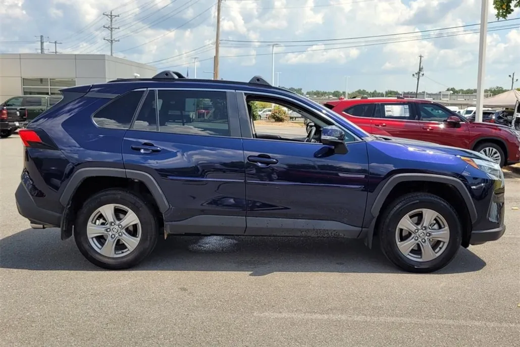 2024 Toyota RAV4 XLE photo 1