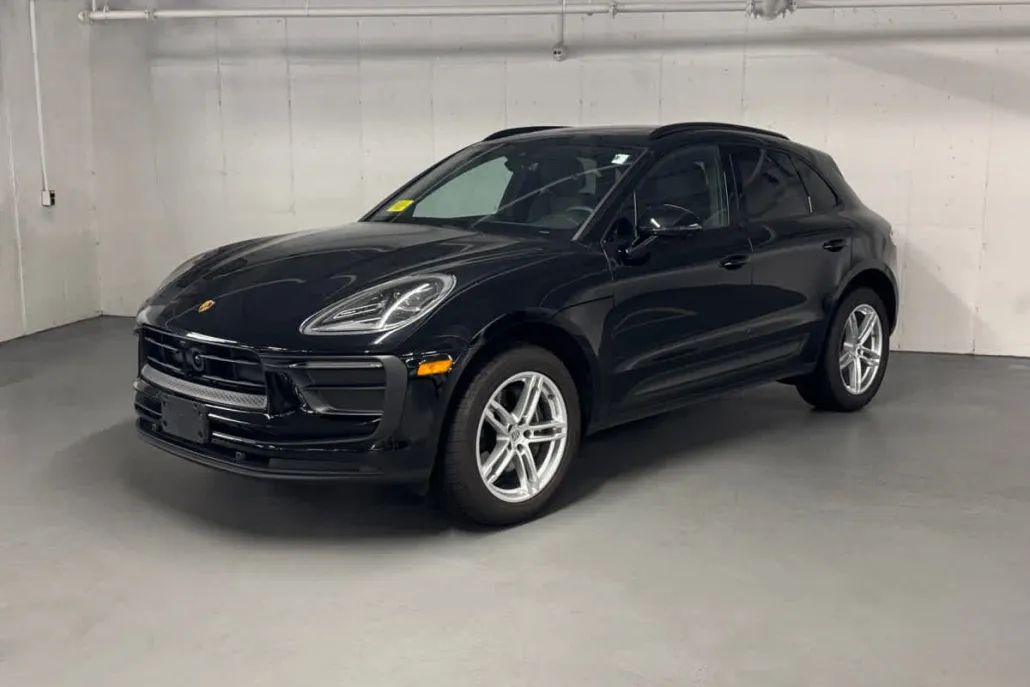 2025 Porsche Macan T photo 1