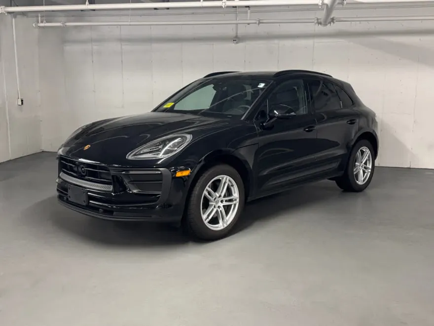 2025 Porsche Macan T photo 1
