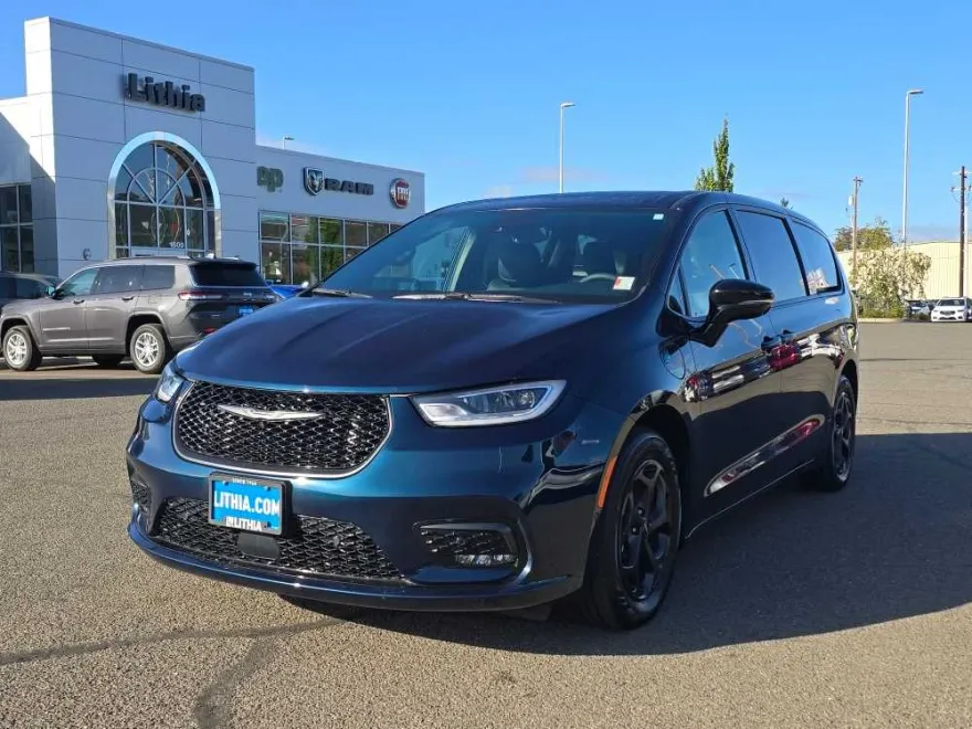 2023 Chrysler Pacifica Hybrid Limited photo 1