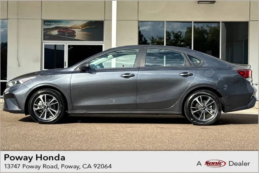 2024 Kia Forte LXS photo 1