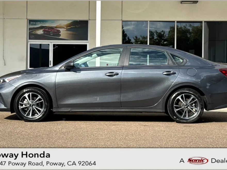 2024 Kia Forte LXS photo 1