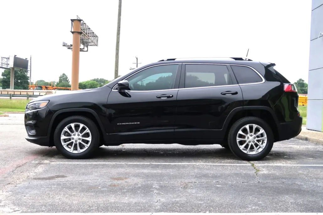 2019 Jeep Cherokee Latitude Sport photo 1