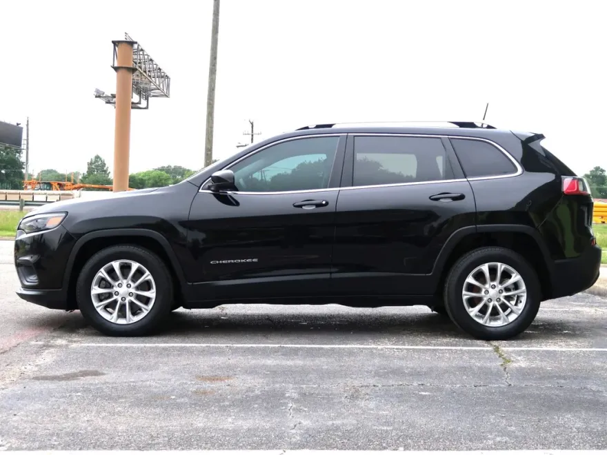 2019 Jeep Cherokee Latitude Sport photo 1