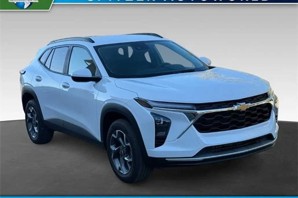 2025 Chevrolet Trax LT photo 1