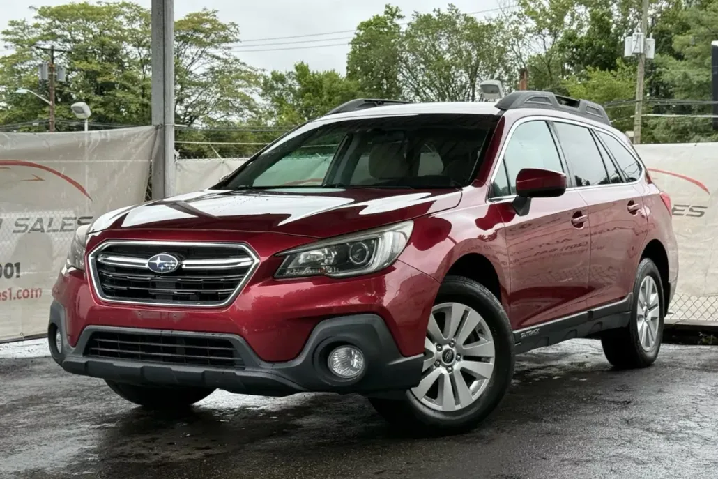 2018 Subaru Outback 2.5i Premium photo 1