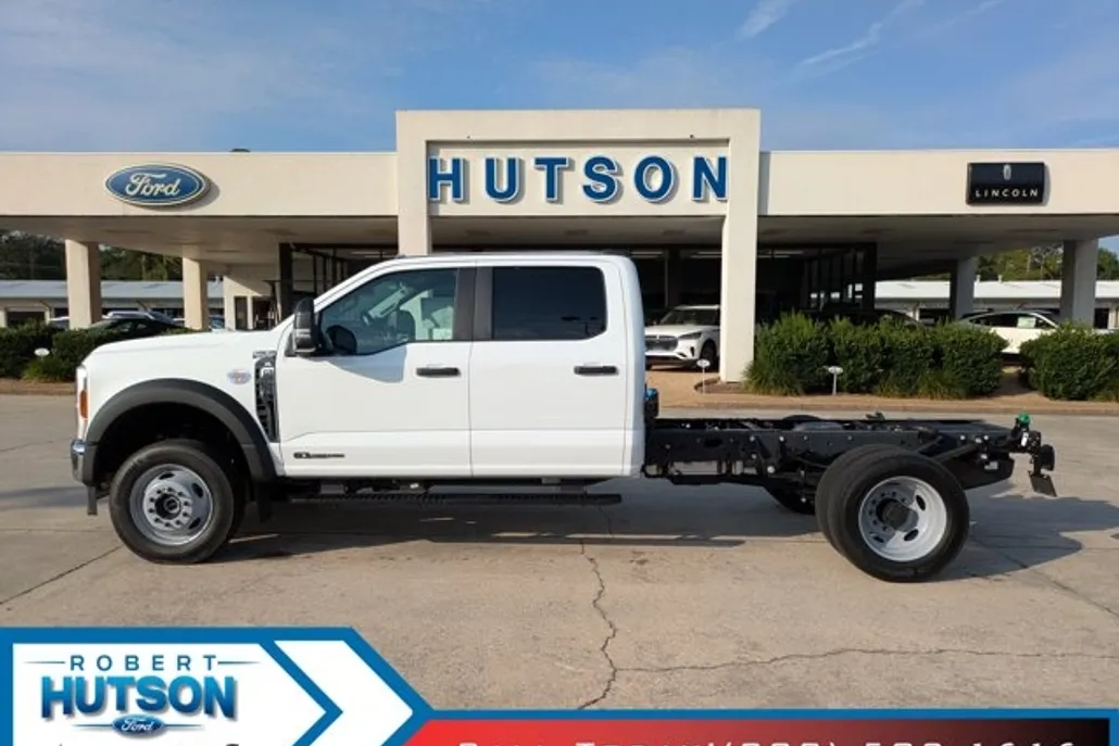 2025 Ford F-550 photo 1