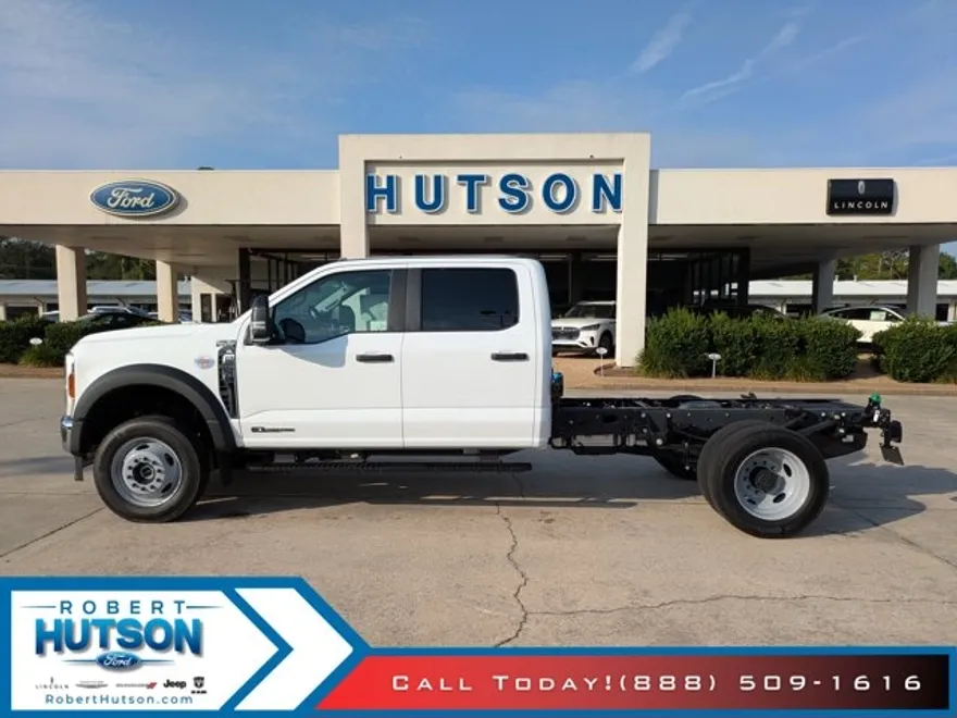 2025 Ford F-550 photo 1