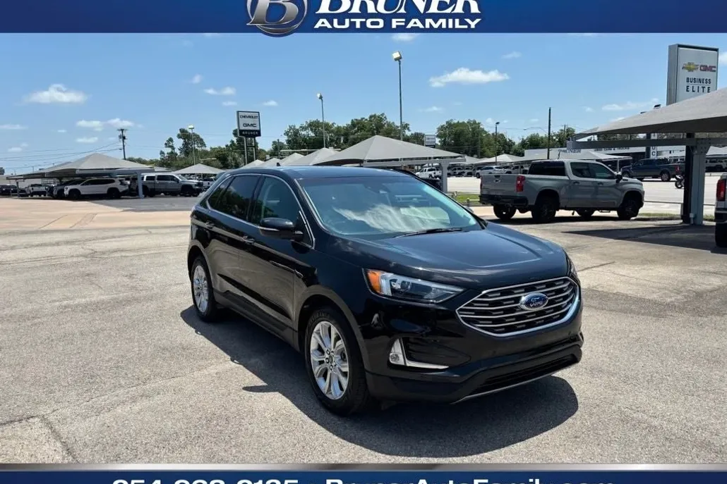 2022 Ford Edge Titanium photo 1
