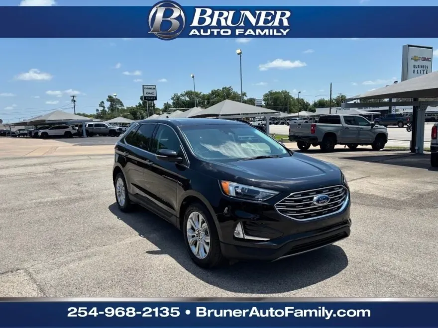 2022 Ford Edge Titanium photo 1