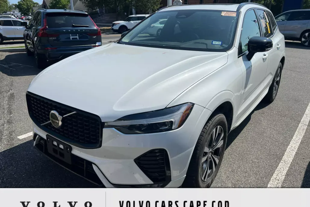 2025 Volvo XC60 B5 Core photo 1