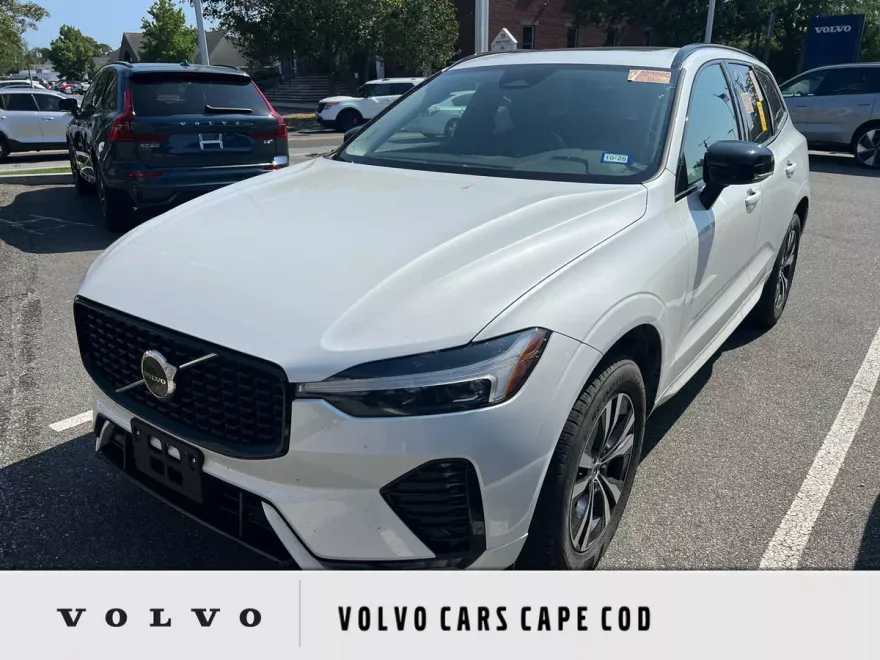 2025 Volvo XC60 B5 Core photo 1