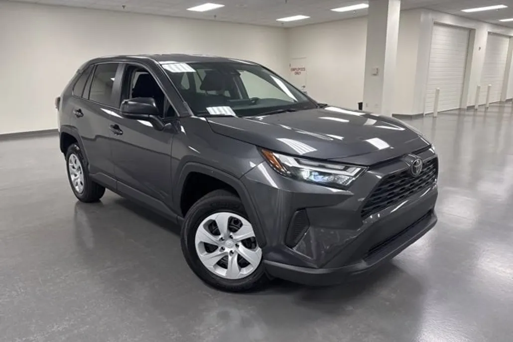 2024 Toyota RAV4 LE photo 1