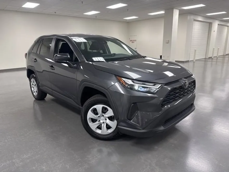 2024 Toyota RAV4 LE photo 1