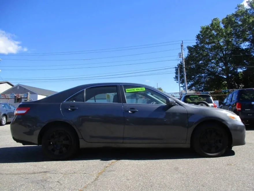 2010 Toyota Camry LE photo 1