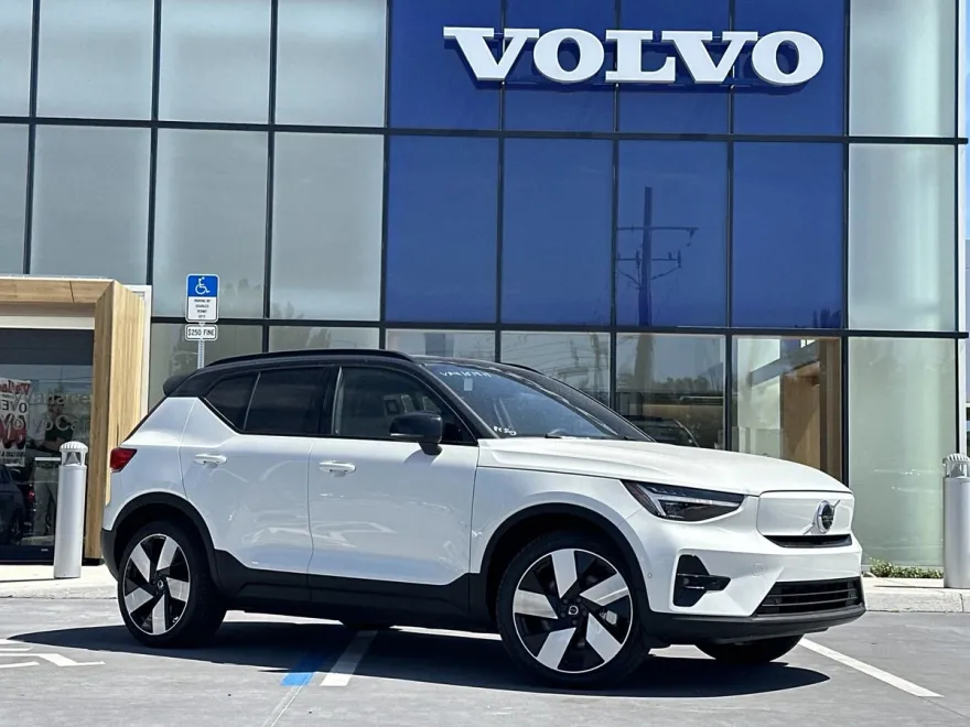 2024 Volvo XC40 Recharge Plus photo 1