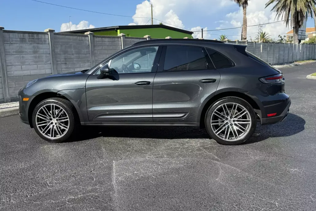 2025 Porsche Macan T photo 1