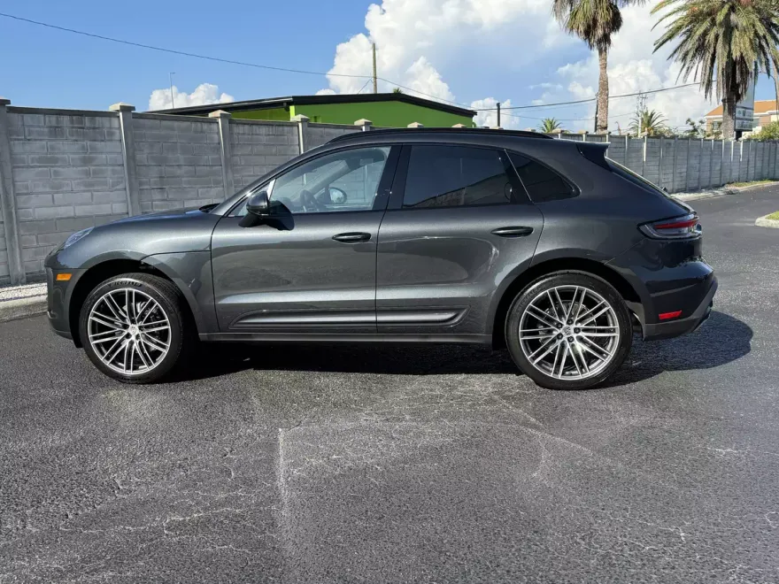 2025 Porsche Macan T photo 1