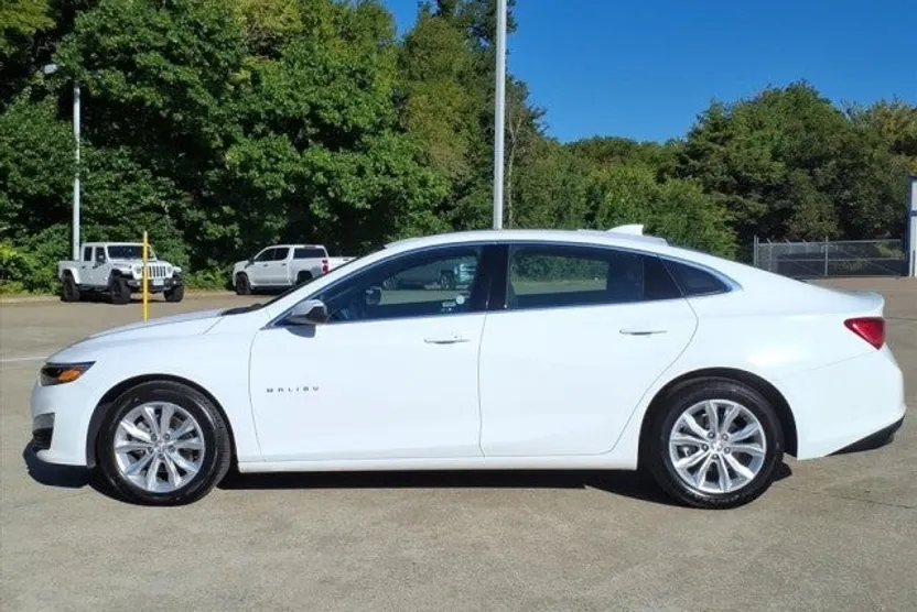 2024 Chevrolet Malibu 1LT photo 1