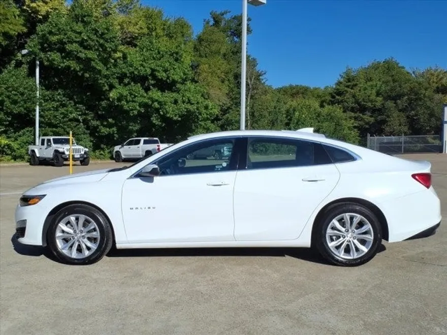 2024 Chevrolet Malibu 1LT photo 1