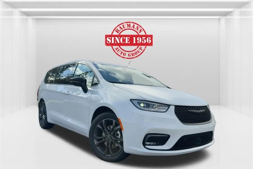2026 Chrysler Pacifica photo 1