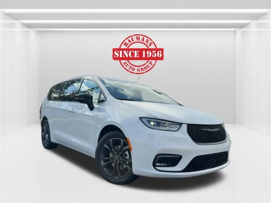 2026 Chrysler Pacifica photo 1