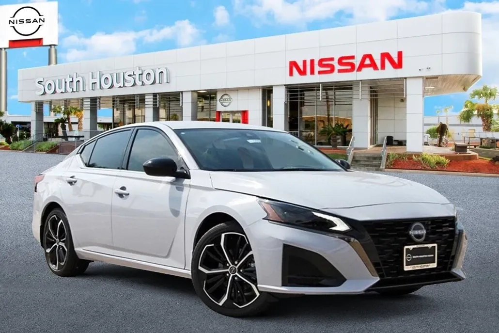 2025 Nissan Altima SR photo 1