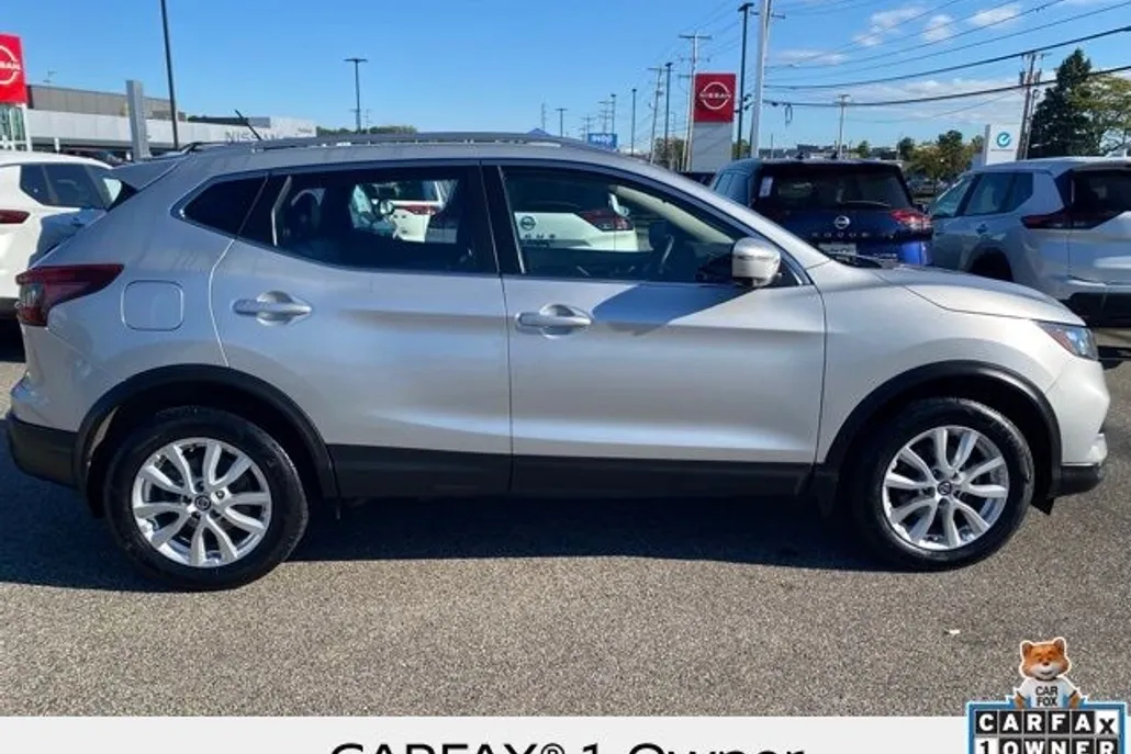 2022 Nissan Rogue Sport SV photo 1
