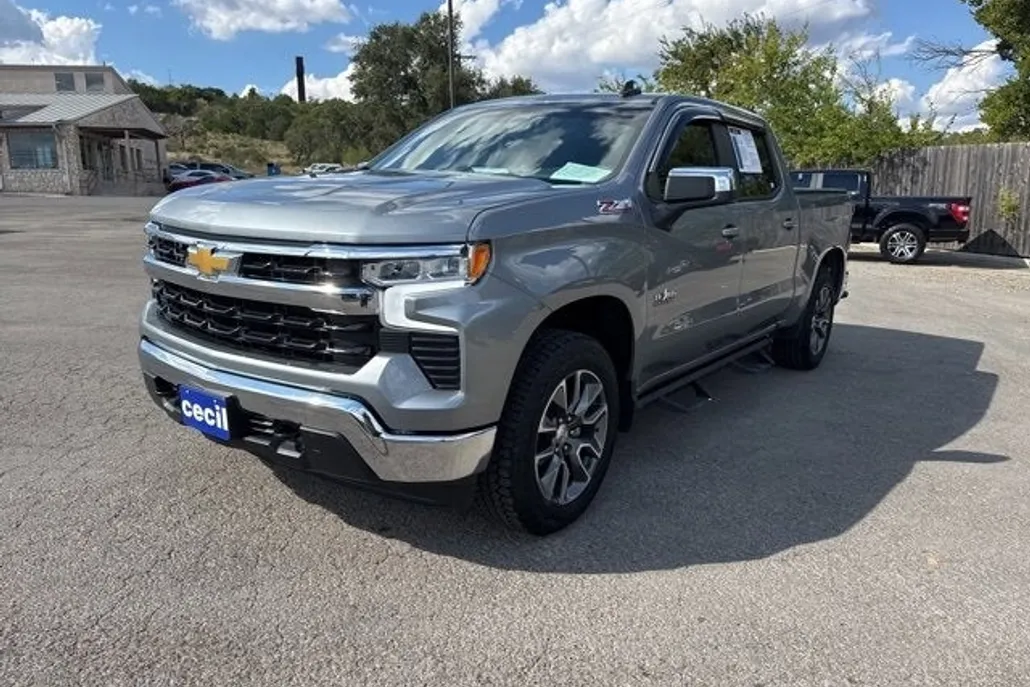 2024 Chevrolet Silverado 1500 LT photo 1