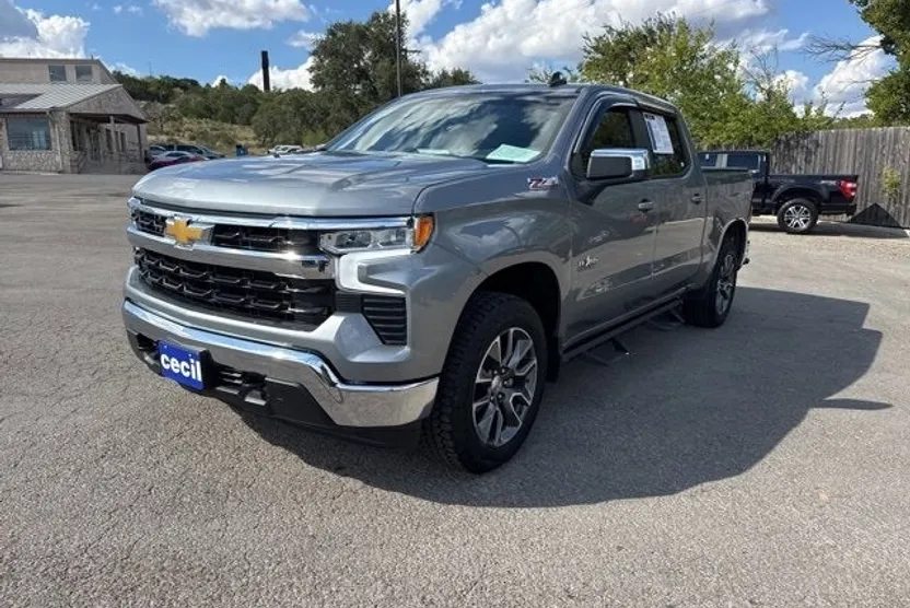 2024 Chevrolet Silverado 1500 LT photo 1