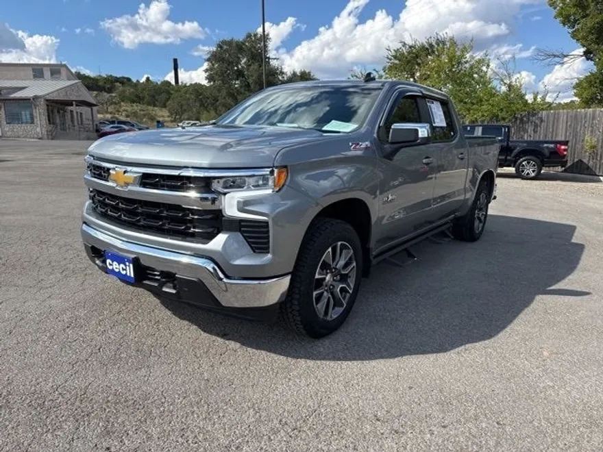 2024 Chevrolet Silverado 1500 LT photo 1