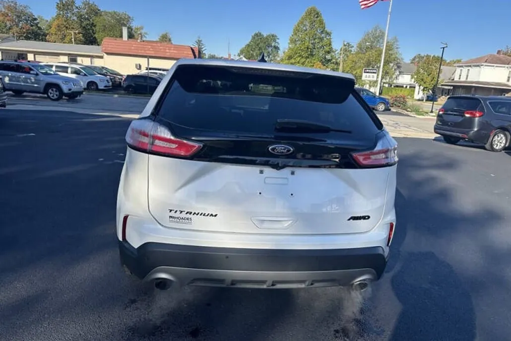 2022 Ford Edge Titanium photo 1