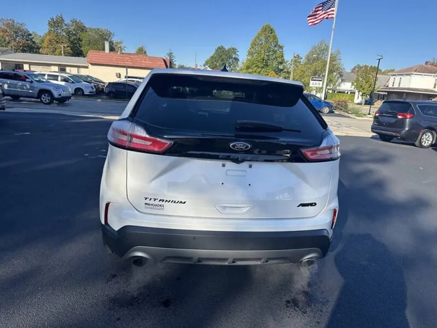 2022 Ford Edge Titanium photo 1