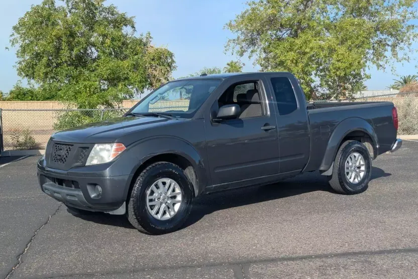 2014 Nissan Frontier SV photo 1