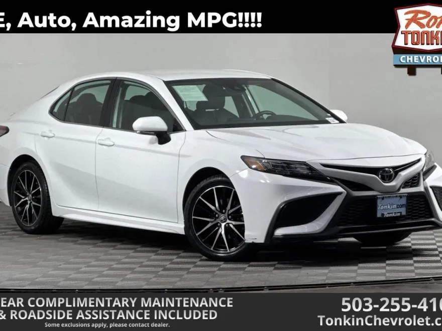 2024 Toyota Camry SE photo 1