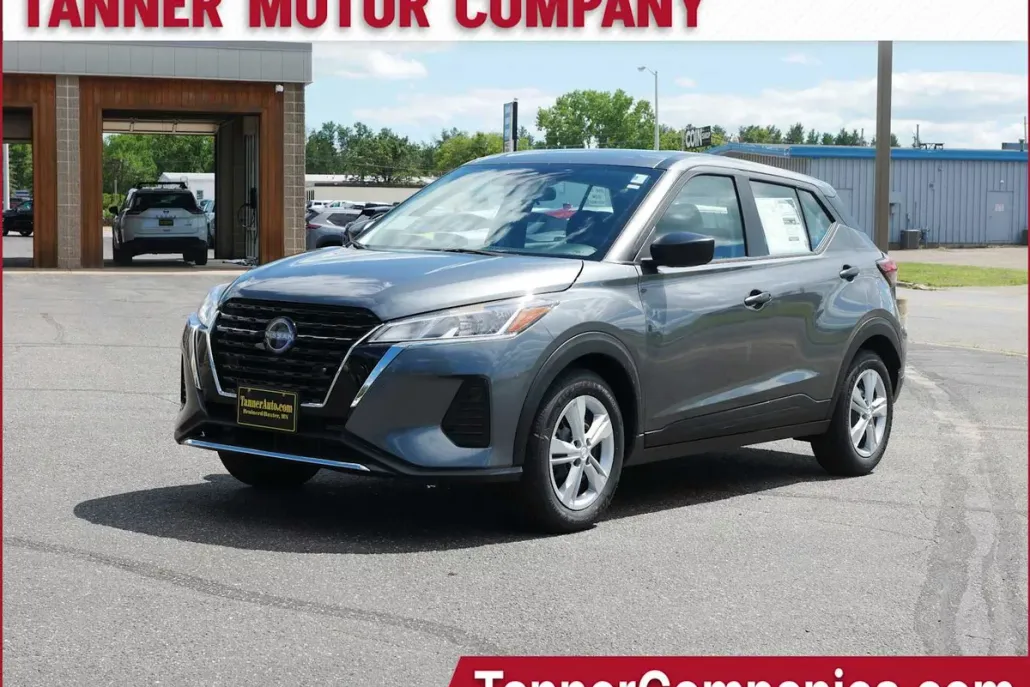 2025 Nissan Kicks Play S photo 1