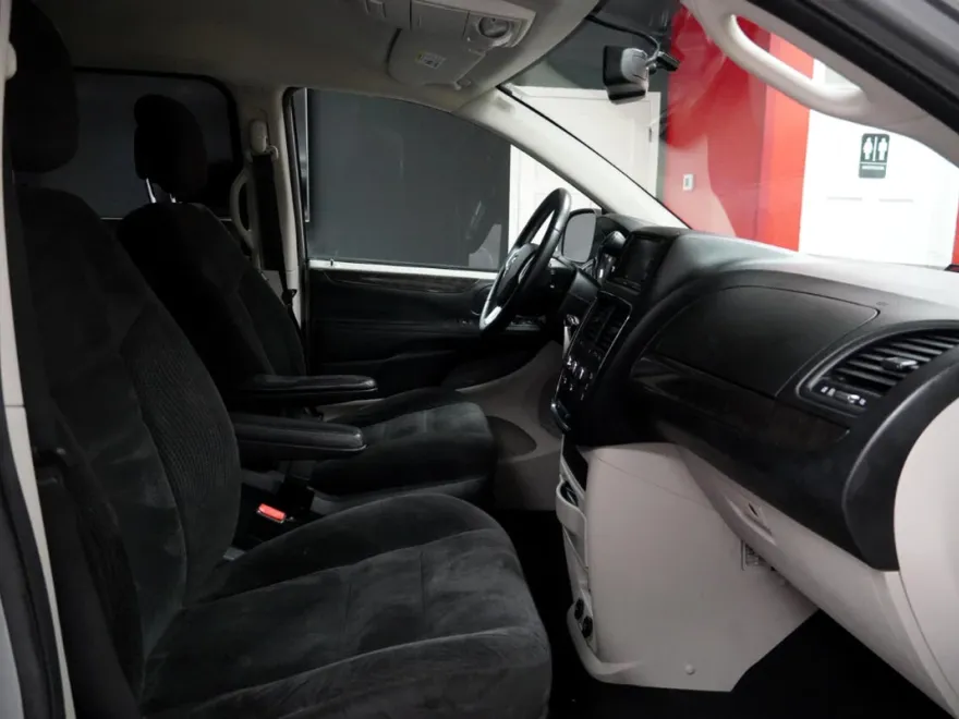 2017 Dodge Grand Caravan SE photo 16