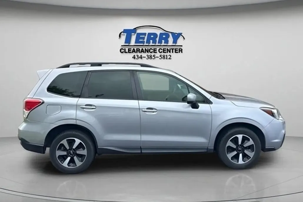 2017 Subaru Forester 2.5i Premium photo 1