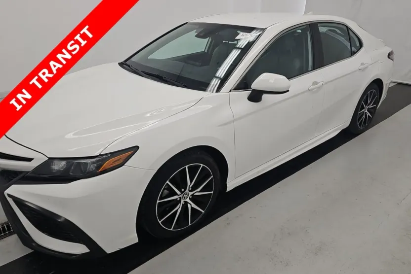 2021 Toyota Camry SE photo 1