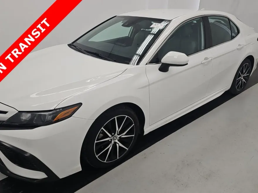 2021 Toyota Camry SE photo 1