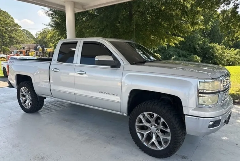 2014 Chevrolet Silverado 1500 LT photo 1