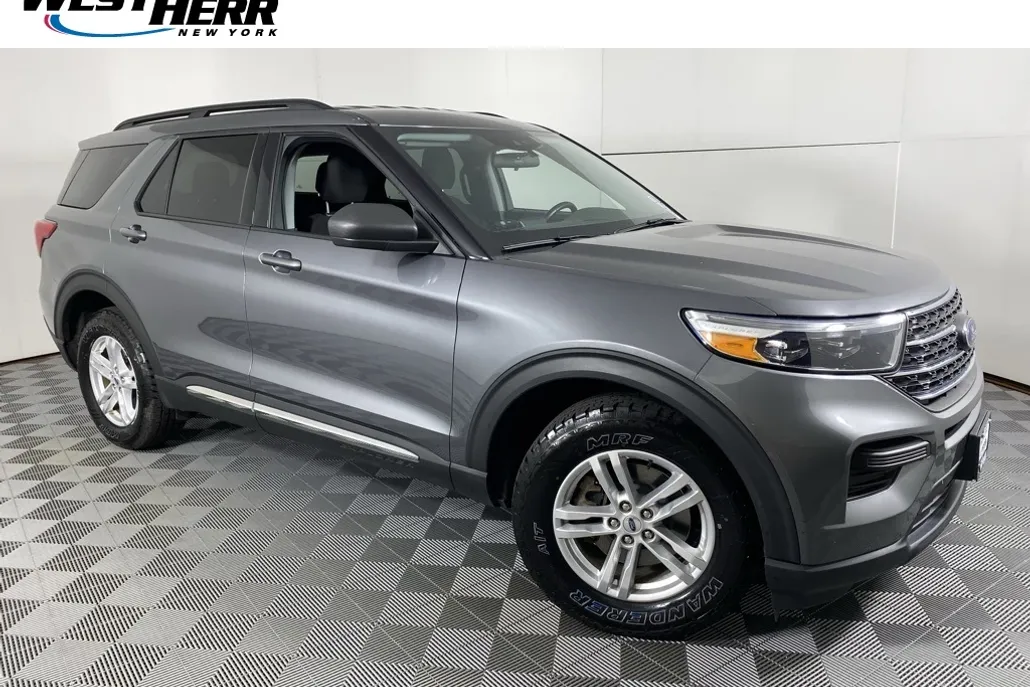 2022 Ford Explorer XLT photo 1