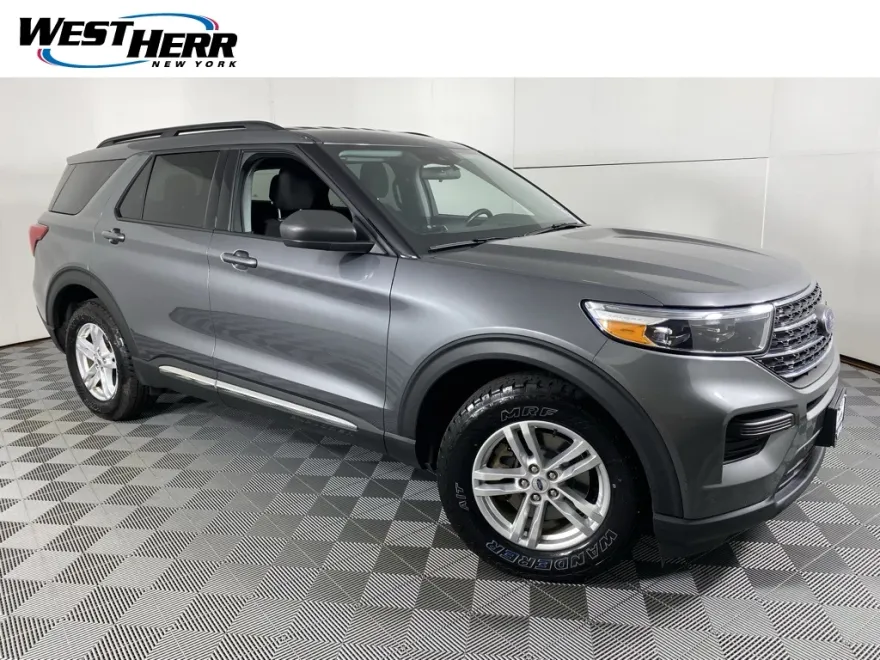 2022 Ford Explorer XLT photo 1